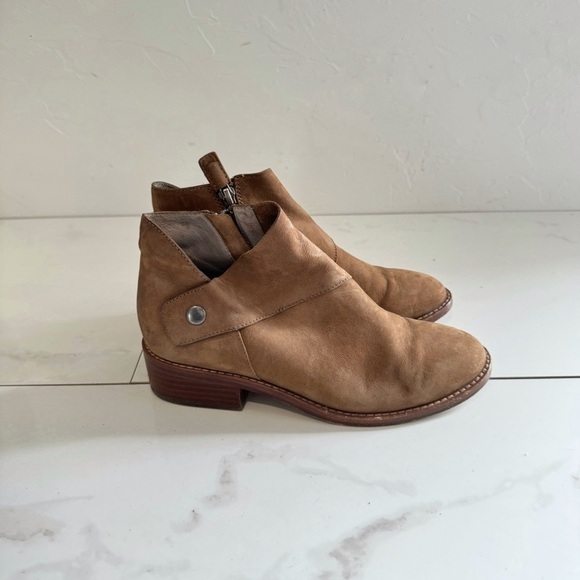 Eileen Fisher Tan Suede Ankle Bootie Size 5.5 - Picture 1 of 6